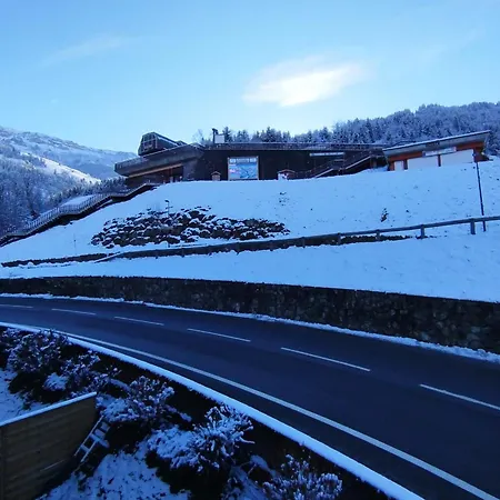 Superb 3 Next To The Chairlift In Apartment Areches